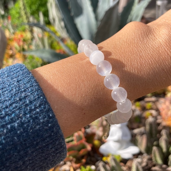 Selenite Moon 🤍 Bracelet - Picture 7 of 11